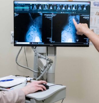 Neurosurgery patients can expect neck surgery recovery time of 4-8 weeks.